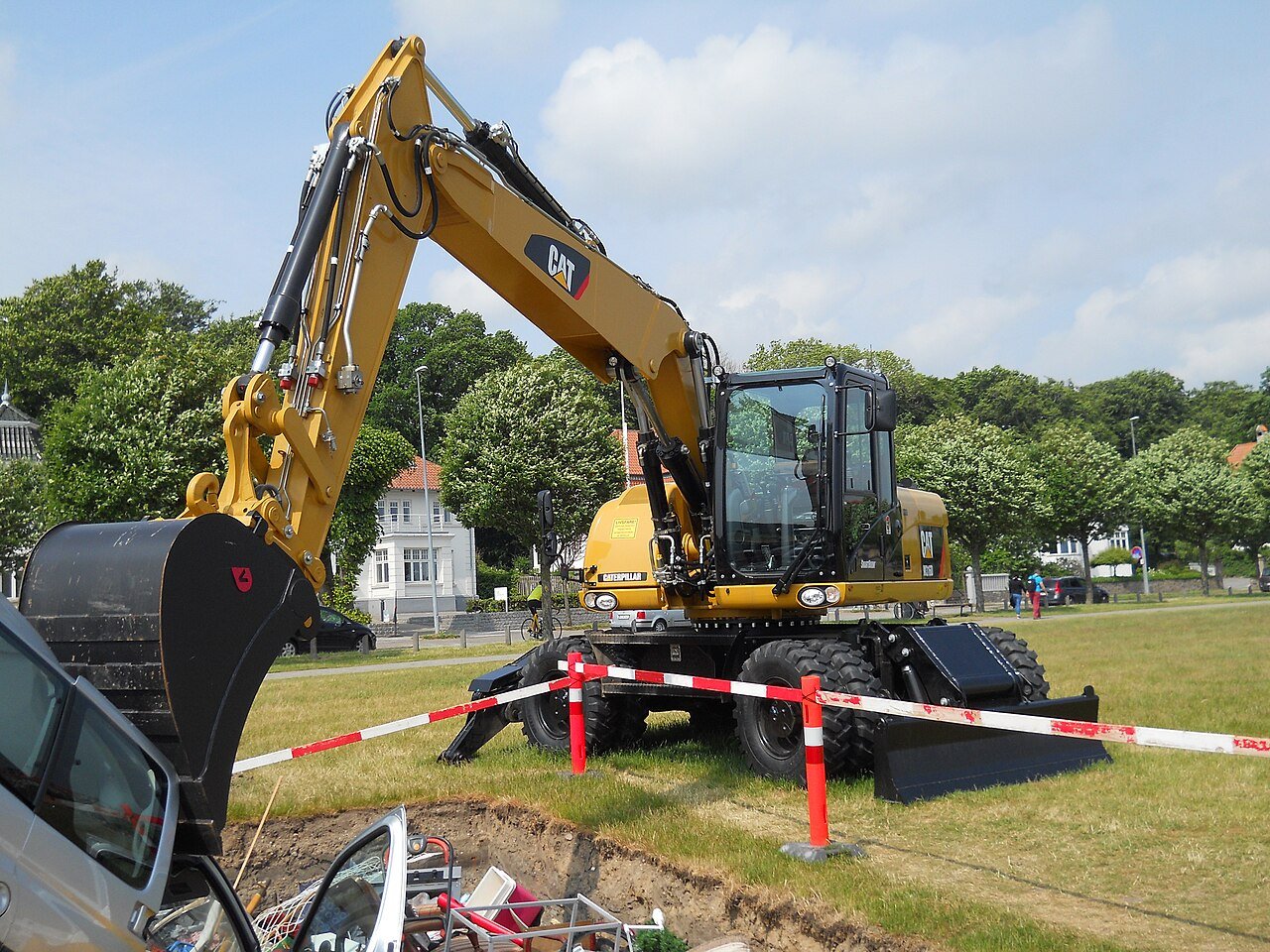 Pelle mécanique hydraulique Caterpillar en excavation