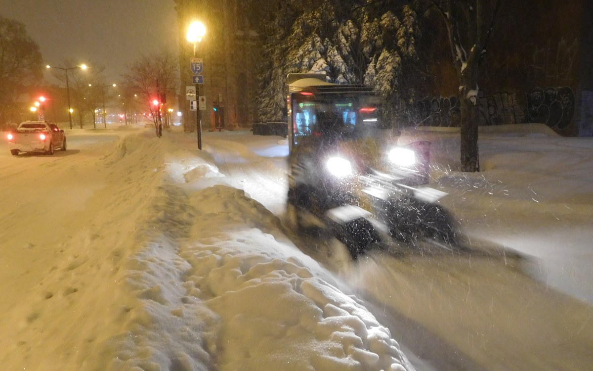 Opération de déneigement par Déneigement TNT